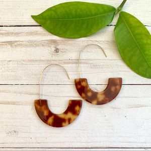 ✨3 for $15✨ tortoise shell half circle hoops